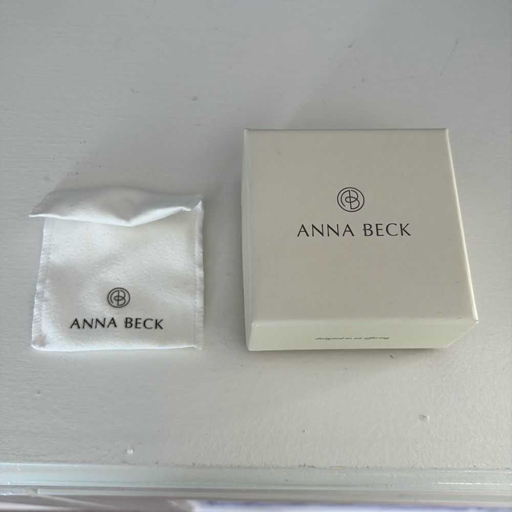 Anna Beck jewelry box and cloth